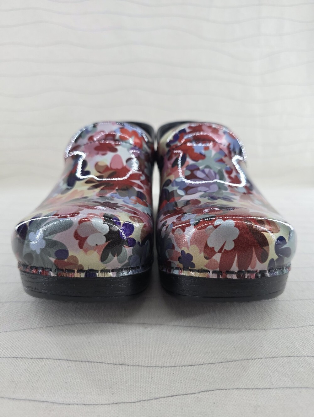 Dansko Womens Professional Patent Leather Boho Flower Clogs Sz 40 EU (9.5-10US) - Picture 4 of 12